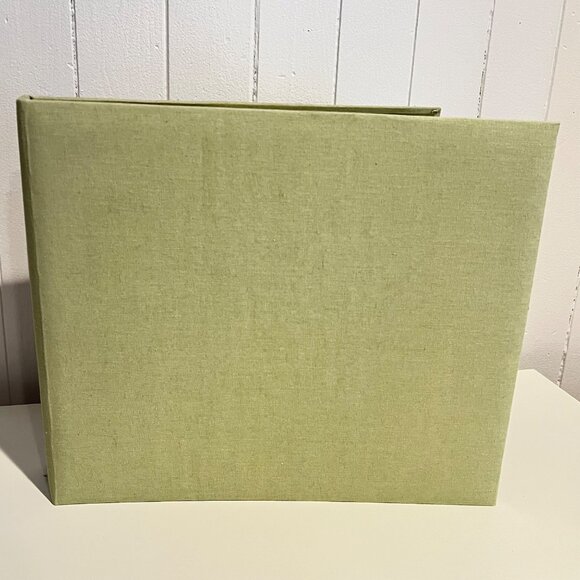 Stampin’ Up! Green Linen Scrapbook Album With Pre-Designed Pages 12x12 - Picture 6 of 7